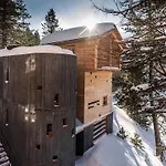 Hollmann Am Berg Ski-in Ski-out Chalet