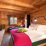 Hollmann Am Berg Ski-in Ski-out Chalet *